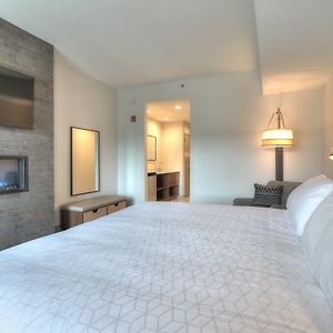 One-Bedroom Suite King Bed Parkway View